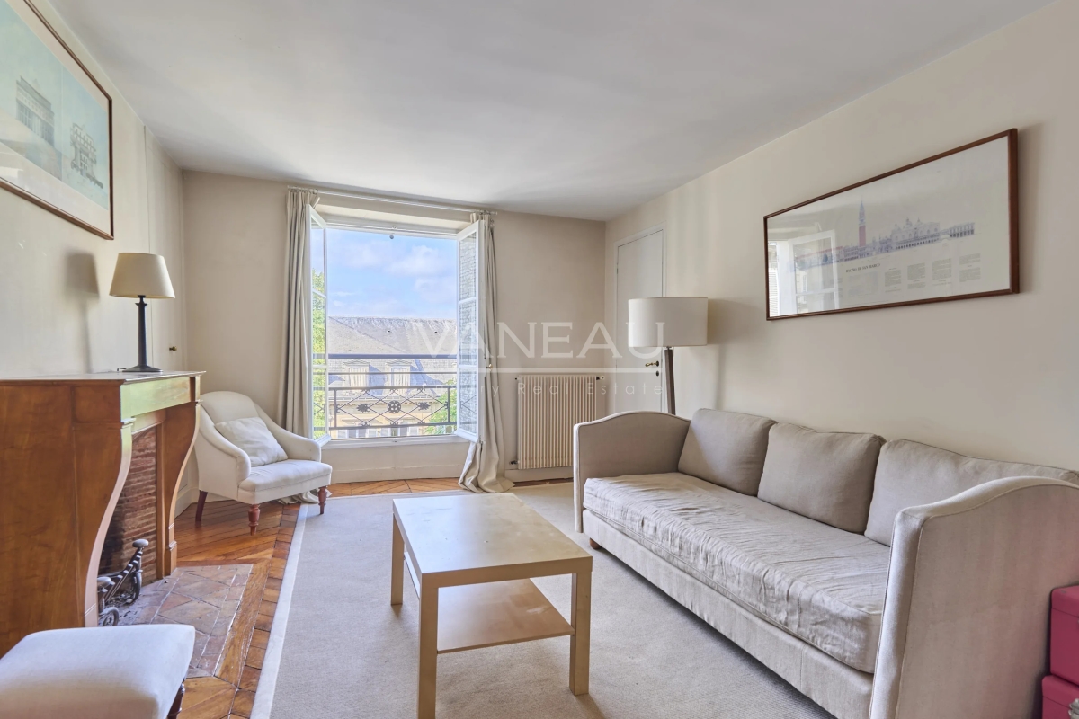 Luxury Apartment for sale in Paris 7ème, 1 150 000 €, Photo 2
