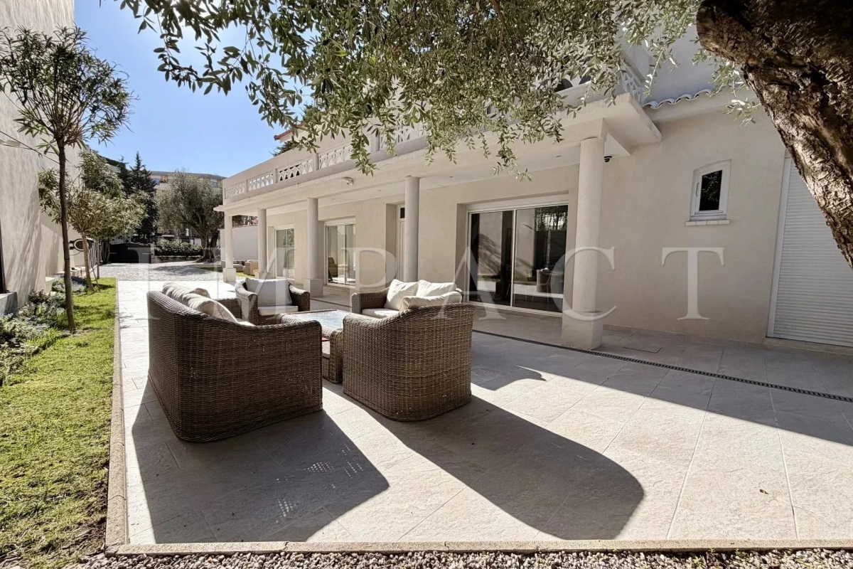 Maison de luxe à vendre à Cannes, 2 490 000 €, Photo 2