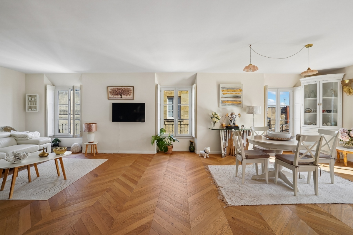 Luxury Apartment for sale in Bordeaux, 699 000 €, Photo 2