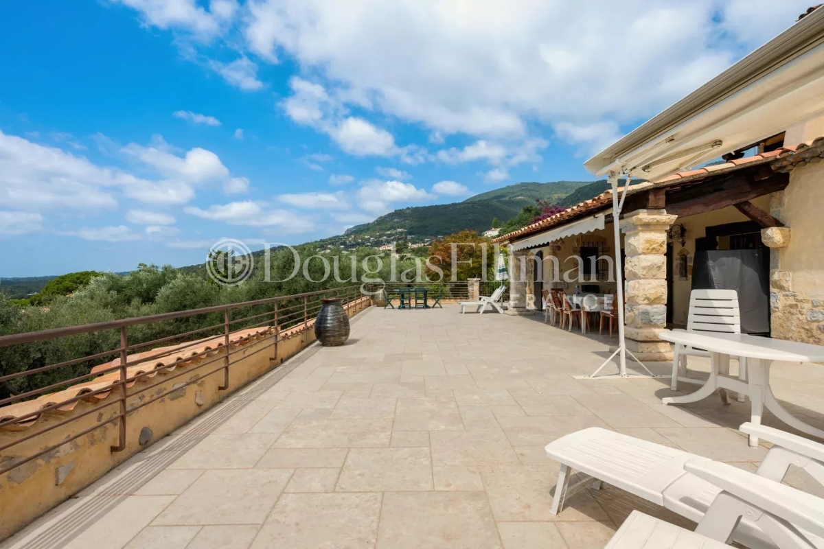 Maison de luxe à vendre à Tourrettes-sur-Loup, 1 720 000 €, Photo 3