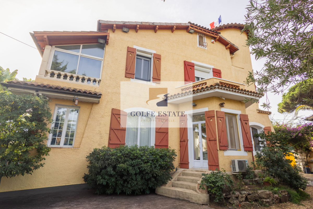 Maison de luxe à vendre à Cavalaire-sur-Mer, 1 459 000 €, Photo 1