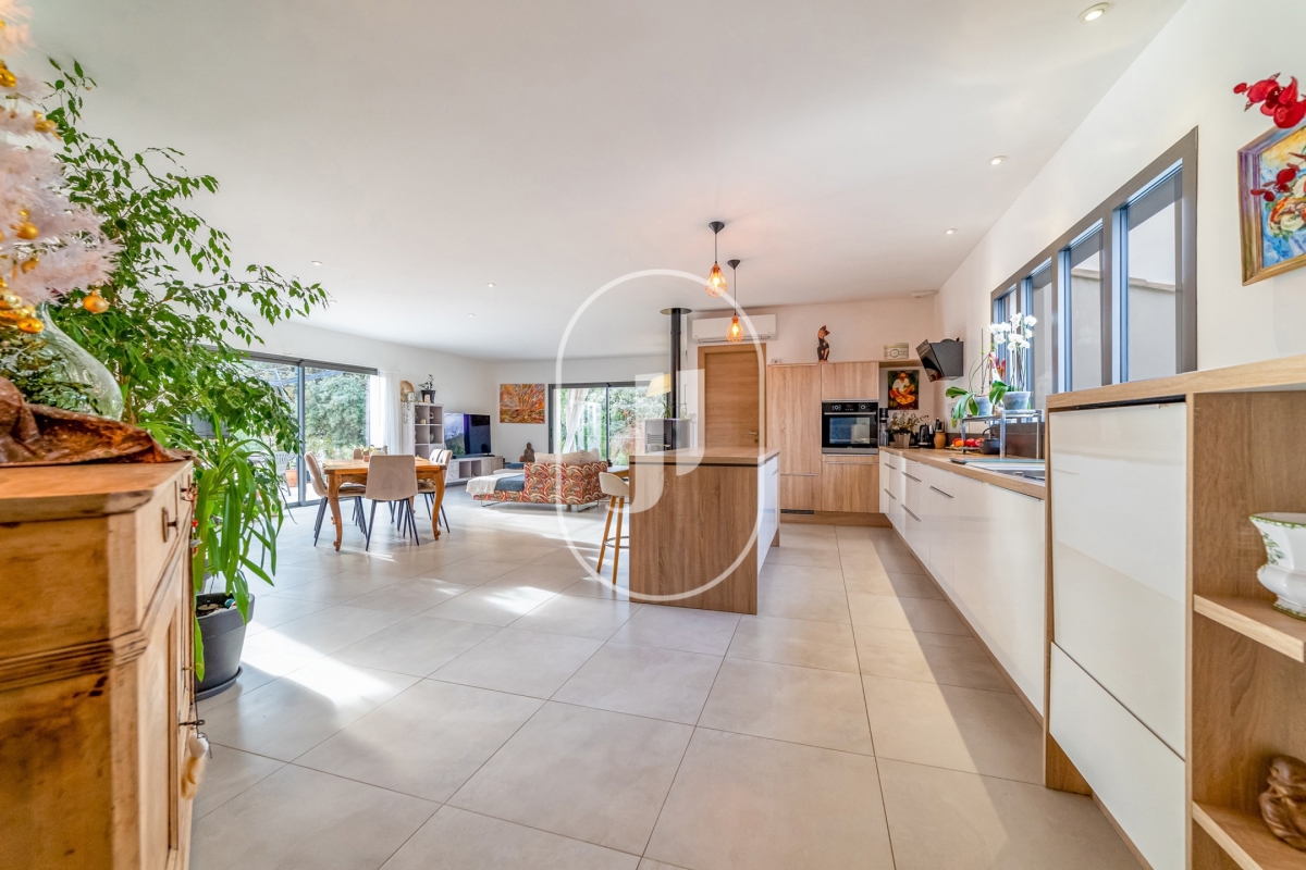 Maison de luxe à vendre à Pouzilhac, 650 000 €, Photo 3