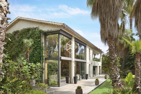 Luxury House for rental in Cap d'Antibes, 45 000 €, Photo 1