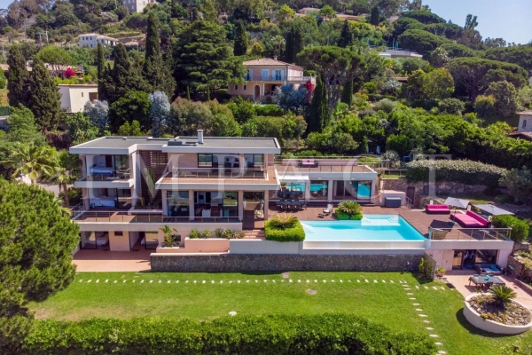 Maison de luxe à louer à Cannes, 12 100 €, Photo 1