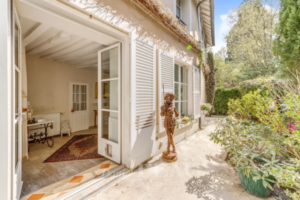 Maison de luxe à vendre à Bailly, 640 000 €, Photo 1