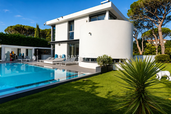 Maison de luxe à vendre à Saint-Raphaël, 1 100 000 €, Photo 1