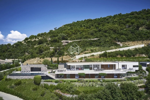 Maison de luxe à louer à Grimaud, 17 000 €, Photo 1