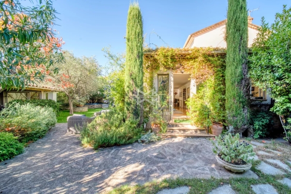 Luxury House for sale in Mougins, 1 990 000 €