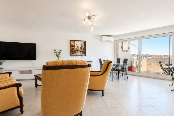 Luxury Apartment for sale in Saint-Raphaël, 495 000 €, Photo 2