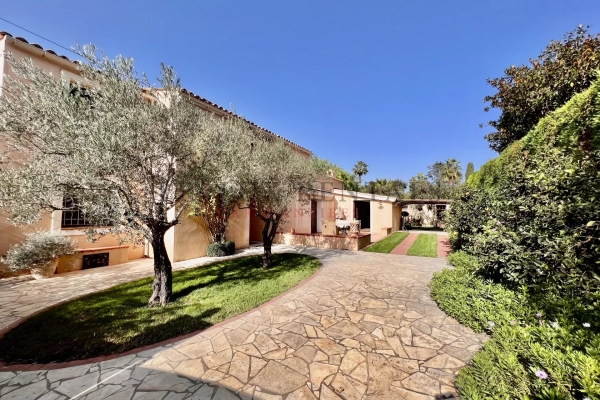 Maison de luxe à louer à Cap d'Antibes, 35 000 €, Photo 1