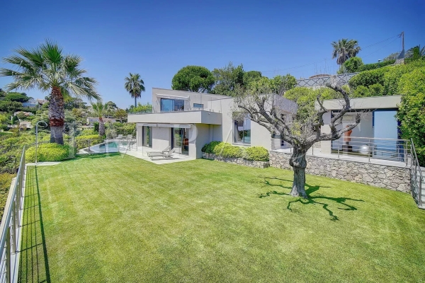 Maison de luxe à louer à Vallauris, 15 600 €, Photo 1