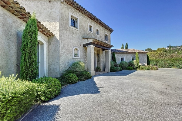 Luxury House for rental in Mougins, 7 900 €, Photo 4