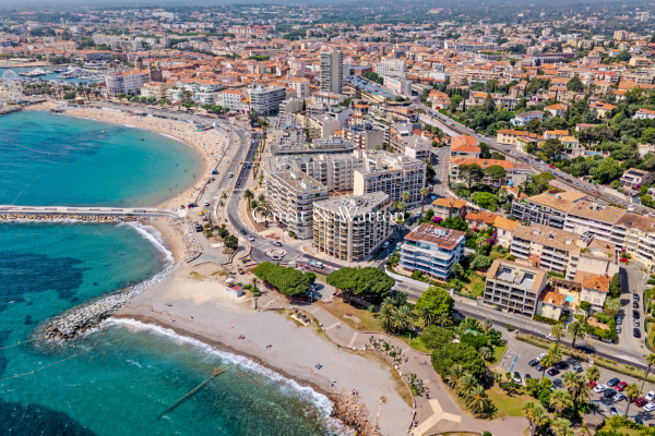 Luxury Apartment for sale in Saint-Raphaël, 895 000 €, Photo 1