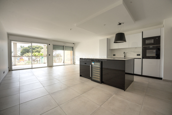 Luxury Apartment for sale in Saint-Raphaël, 895 000 €, Photo 2