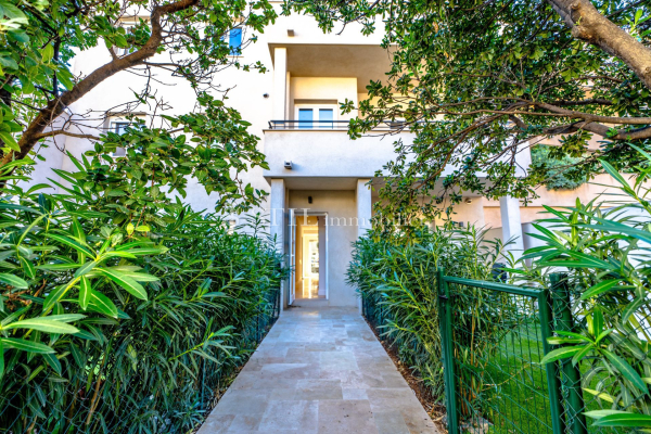 Luxury Apartment for sale in Sainte-Maxime, 790 000 €, Photo 1