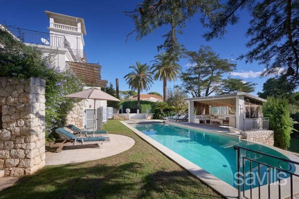 Maison de luxe à louer à Cap d'Antibes, 15 625 €, Photo 1