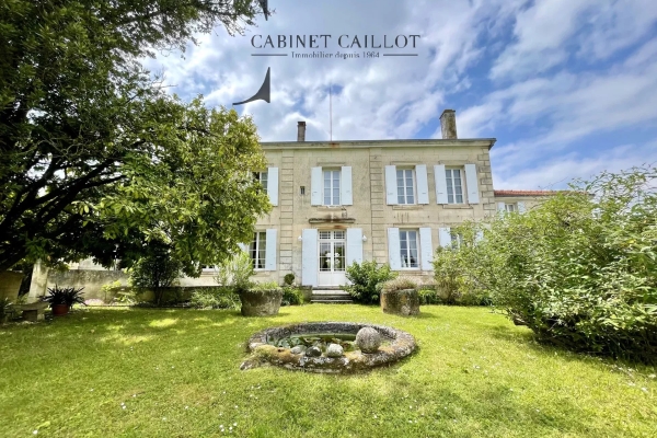 Maison de luxe à vendre à Tesson, 472 500 €, Photo 1