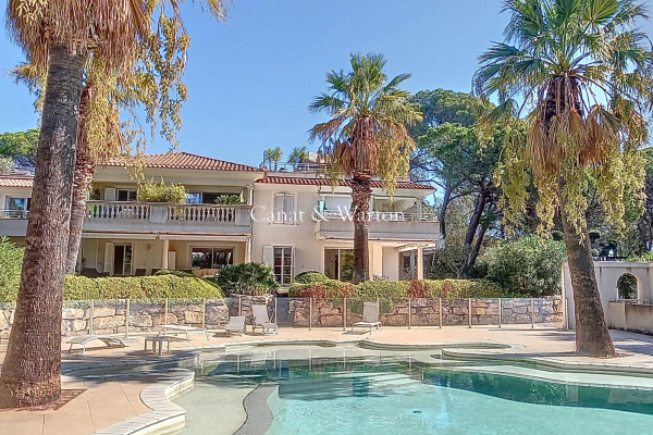 Appartement de luxe à vendre à Saint-Raphaël, 589 000 €, Photo 2