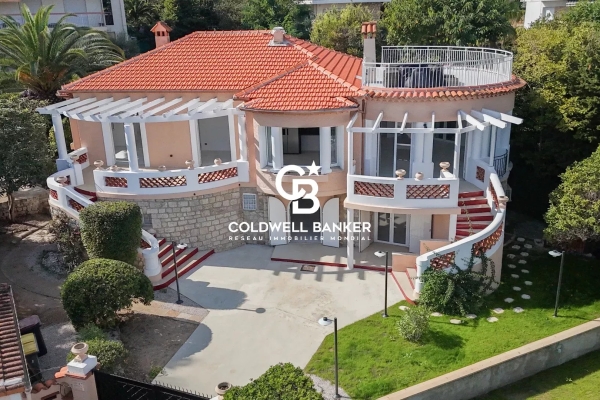 Maison de luxe à vendre à Antibes, 1 640 000 €, Photo 1