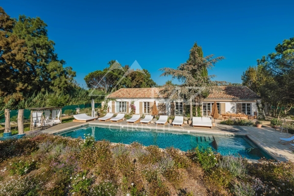 Maison de luxe à louer à Saint-Tropez, 27 500 €, Photo 1