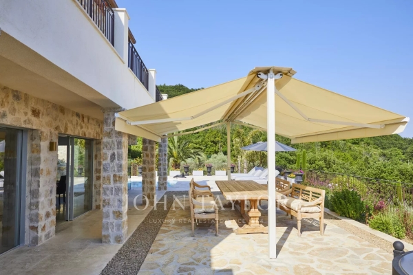 Maison de luxe à louer à Tourrettes-sur-Loup, 11 000 €, Photo 1