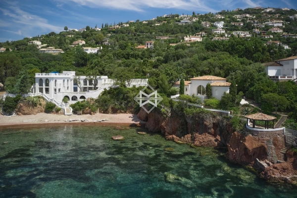 Maison de luxe à louer à Agay, 25 000 €, Photo 1