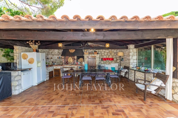 Maison de luxe à vendre à Antibes, 2 350 000 €, Photo 3