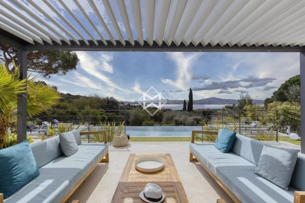 Maison de luxe à louer à Grimaud, 10 500 €, Photo 1