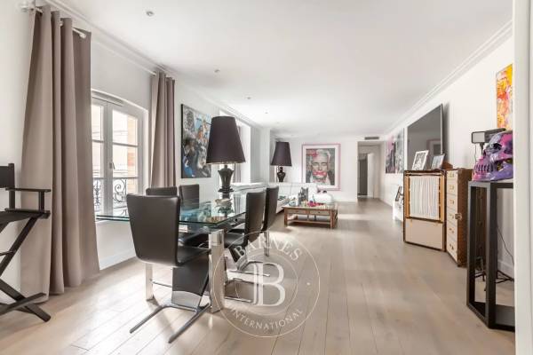 avenue montaigne paris luxury villas and prestige apartments