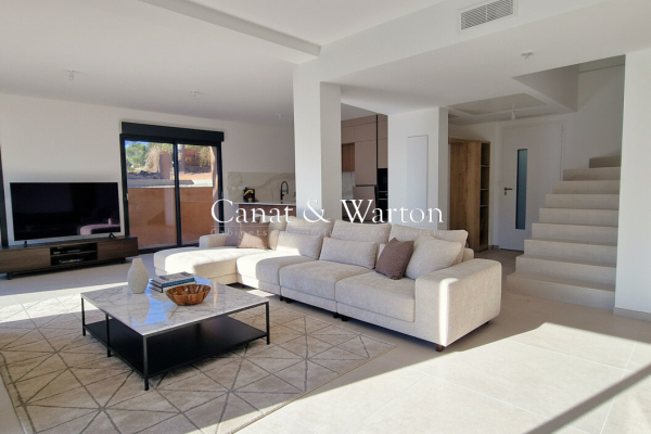 Maison de luxe à vendre à Saint-Raphaël, 910 000 €, Photo 2