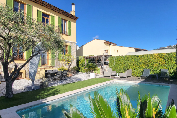 Maison de luxe à vendre à La Roquette-sur-Siagne, 698 000 €