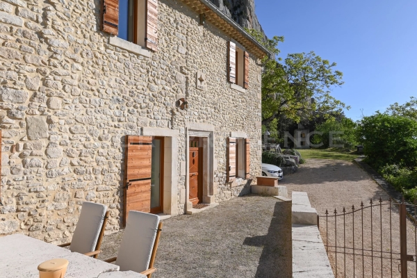 Maison de luxe à vendre à Lioux, 695 000 €, Photo 2