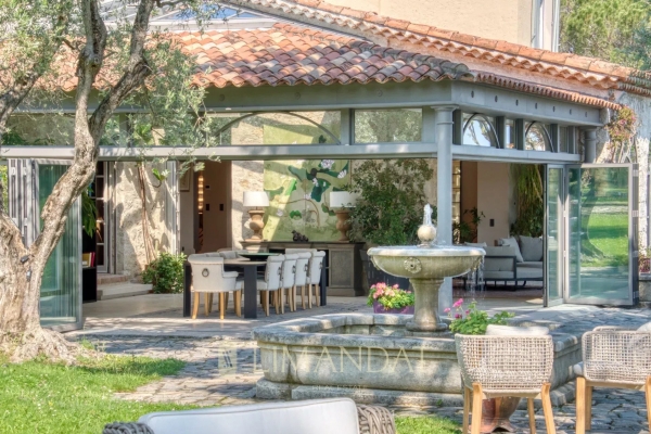 Maison de luxe à louer à Mougins, 31 250 €, Photo 1