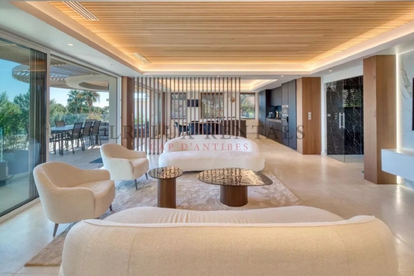 Luxury House for rental in Cap d'Antibes, 125 000 €, Photo 1