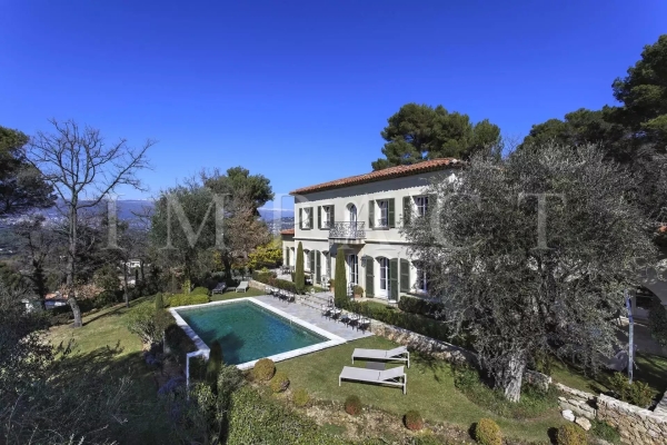 Maison de luxe à louer à Mougins, 5 900 €, Photo 1