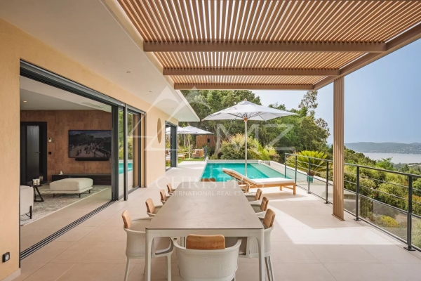 Maison de luxe à louer à Grimaud, 10 700 €, Photo 1