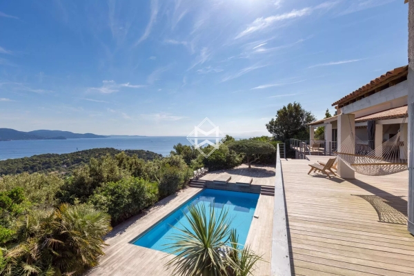 Maison de luxe à louer à Bormes-les-Mimosas, 11 000 €, Photo 1