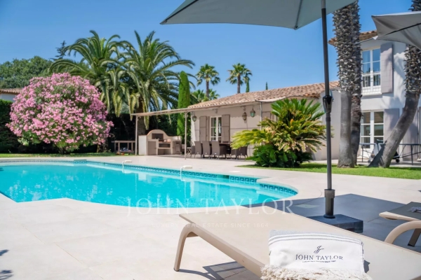 Maison de luxe à louer à Gassin, 8 750 €, Photo 1