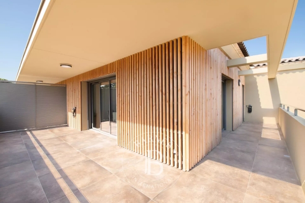 Luxury Apartment for sale in Grimaud, 1 075 000 €, Photo 4