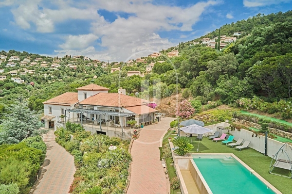 Maison de luxe à vendre à Roquebrune-sur-Argens, 1 350 000 €, Photo 1