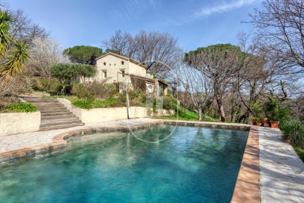 Maison de luxe à vendre à La Garde-Freinet, 880 000 €, Photo 1