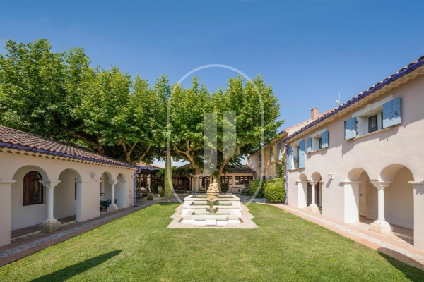 Maison de luxe à vendre à Saint-Rémy-de-Provence, 3 710 000 €, Photo 2