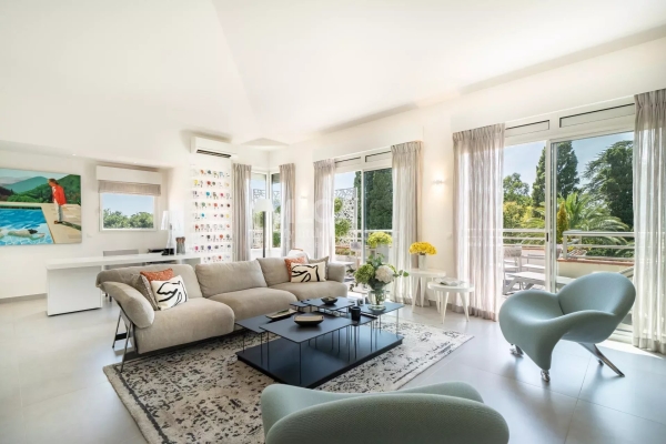 Luxury Apartment for sale in Antibes, 2 150 000 €, Photo 1