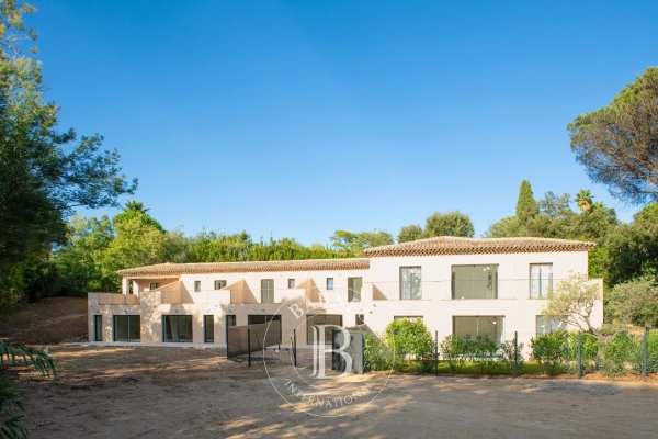 Luxury Apartment for sale in Grimaud, 695 000 €, Photo 1