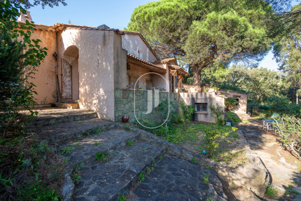 Maison de luxe à vendre à Grimaud, 1 300 000 €, Photo 1