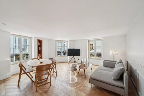 Luxury Apartment for sale in Paris 7Ème, 1 000 000 €, Photo 1