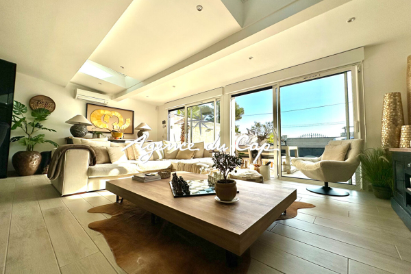 Luxury Apartment for sale in Les Issambres, 795 000 €, Photo 1