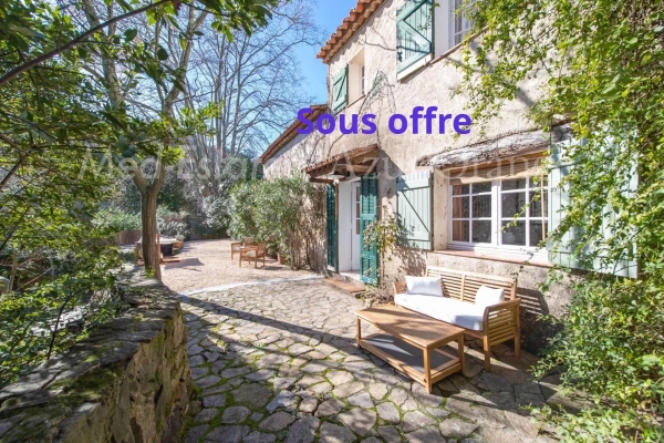 Maison de luxe à vendre à Cogolin, 890 000 €, Photo 1