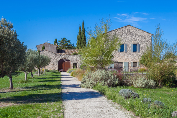 Maison de luxe à vendre à Robion, 1 378 000 €, Photo 1