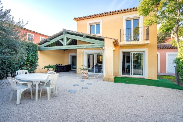 Maison de luxe à vendre à Sainte-Maxime, 830 000 €, Photo 1